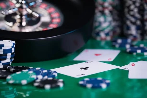 Tata letak taruhan European Roulette dengan zona pembayaran dan angka-angka